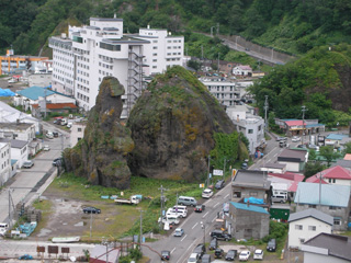 ゴジラ岩