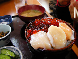 ホタテいくら丼