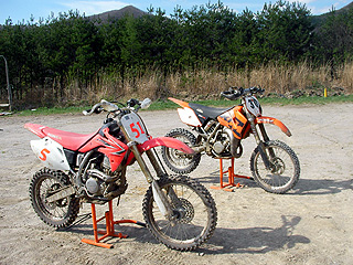 CRF150とKTM85