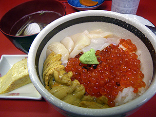 味さきさんの巴丼