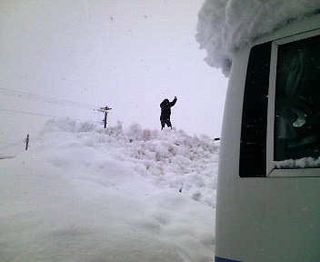 駐車場の雪山