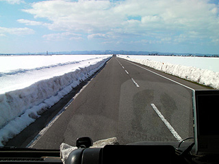 雪解け道路